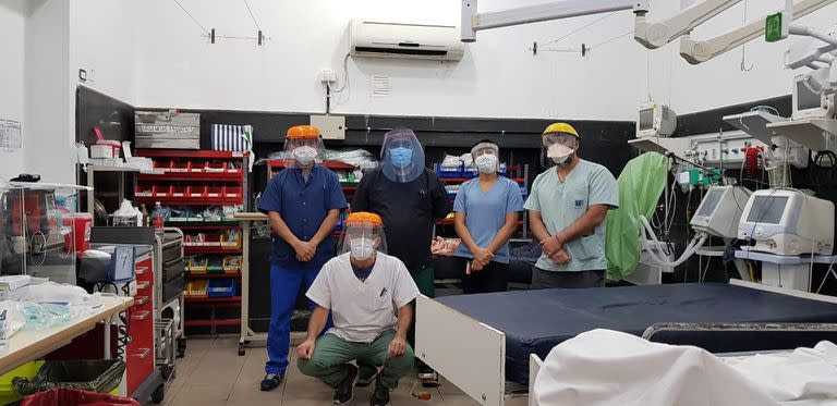 Trabajadores de la salud en un hospital de Santiago