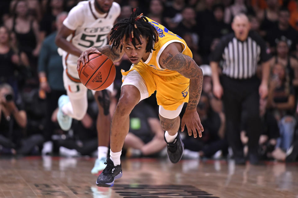 Pittsburgh guard Nike Sibande (22) and his team face Mississippi State on Tuesday night. (Photo by Samuel Lewis/Icon Sportswire via Getty Images)