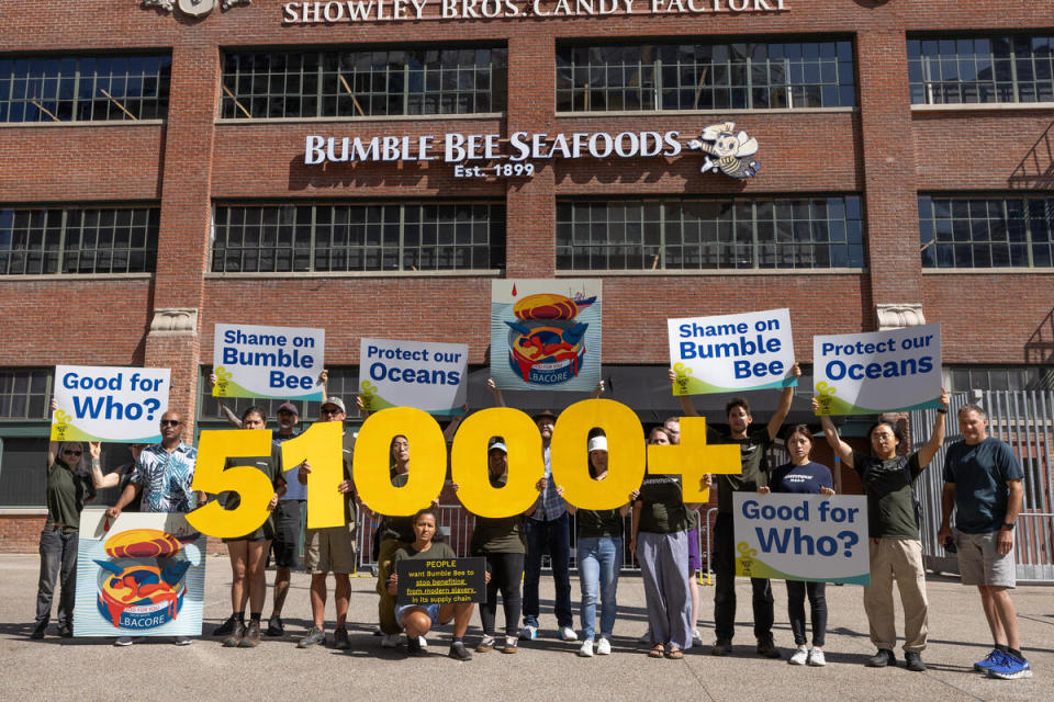 "Bumble Bee Foods" Petition Delivery in San Diego. © Hayne Palmour IV / Greenpeace