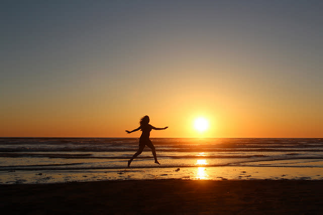 <p>Brazilians who live near the coast head straight to the beach on New Year’s Eve – usually dressed in white to signify peace – where they jump over seven waves, making a wish per wave. They also throw white flowers on the beach to bring luck, happiness and prosperity. If you’re looking for love, the first person you greet after the New Year comes in should be someone of the opposite sex. [Photo: Flickr/<u><a rel="nofollow noopener" href="https://www.flickr.com/photos/nickay311/" target="_blank" data-ylk="slk:Nickay3111;elm:context_link;itc:0;sec:content-canvas" class="link ">Nickay3111</a></u>] </p>