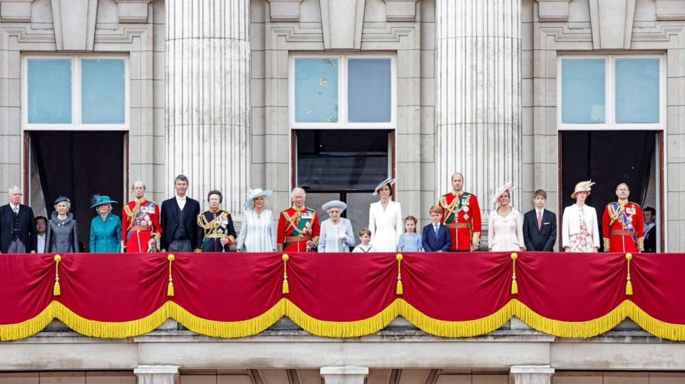 PHOTO: The Royal family on the balcony of Buckingham Palace watch the RAF flypast during the Trooping the Color parade on June 2, 2022 in London. (Chris Jackson/Getty Images)