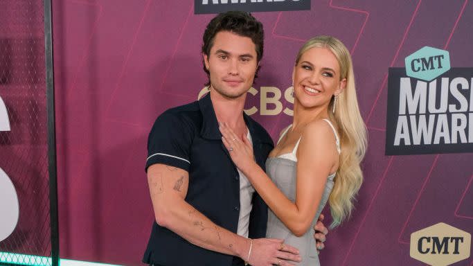 2023 cmt music awards arrivals