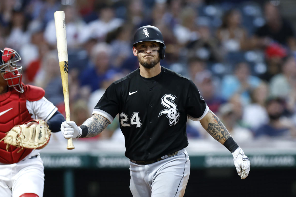 Left knee strain lands Chicago White Sox catcher Yasmani Grandal on the  injured list — but there's no acute ligament damage – Reading Eagle