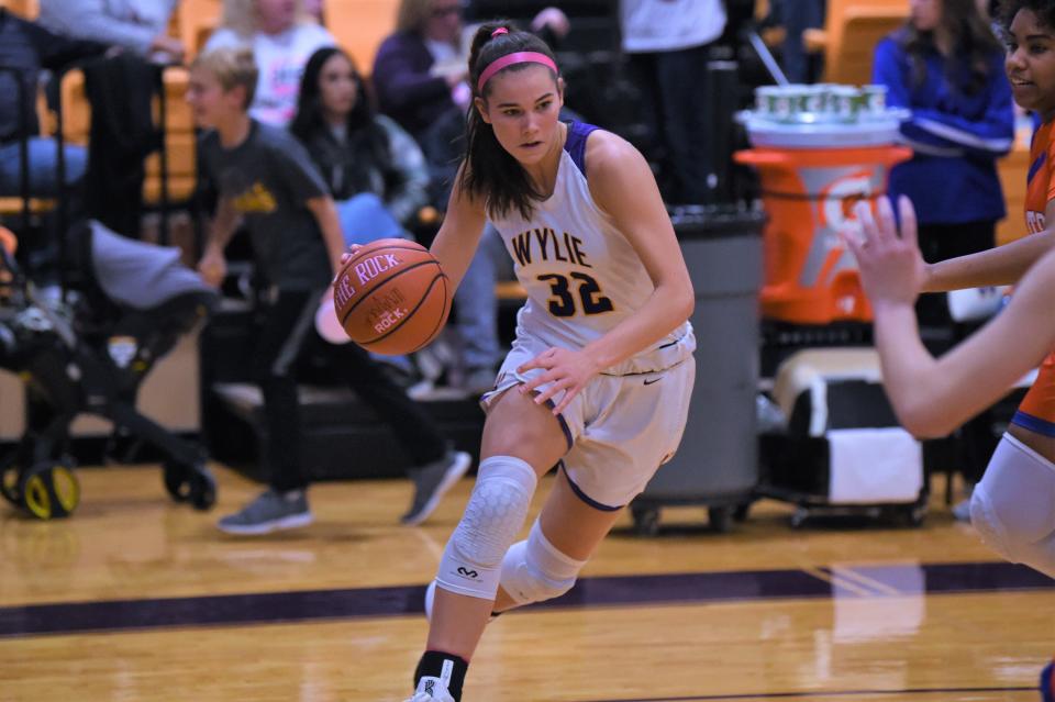 Wylie's Kenyah Maroney (32) drives towards the basket during Tuesday's game against San Angelo Central.