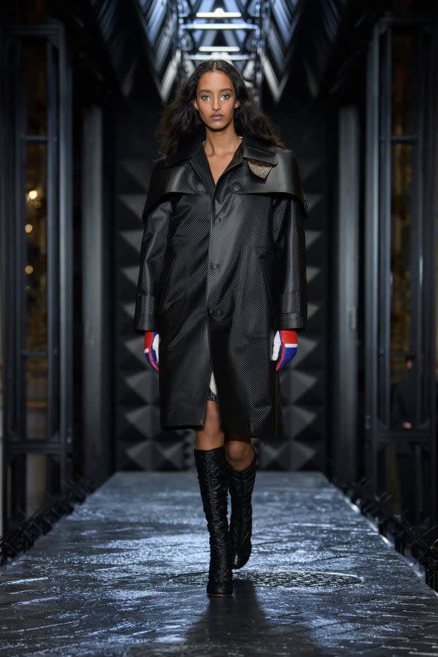 Looks Like Louis Vuitton Is Bringing Back the Y2K-Era Skinny Scarf