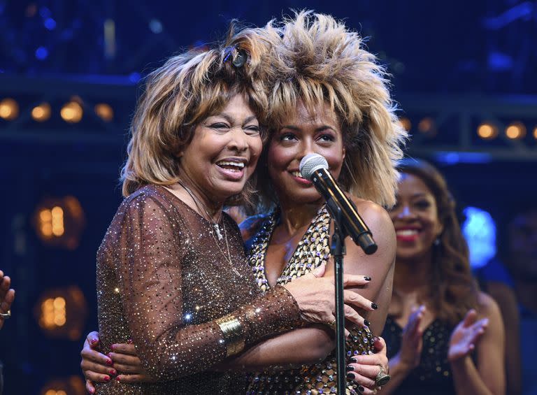 Tina Turner con la actriz Adrienne Warren, en la noche inaugural de Tina The Tina Turner Musical, el 7 de noviembre de 2019, en Nueva York