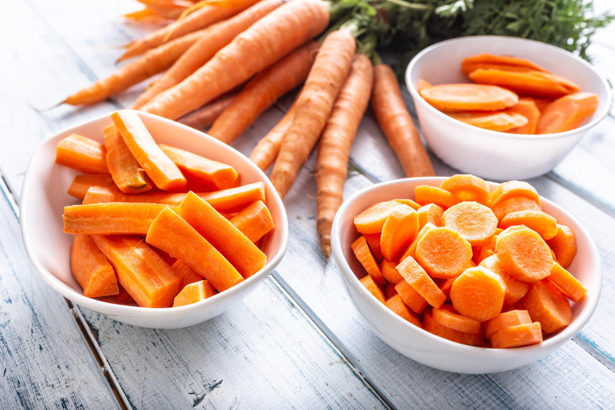 Les carottes possèdent une grande quantité de bêta-carotène, un pigment naturel qui aide à colorer la peau. (Photo : Getty Images)