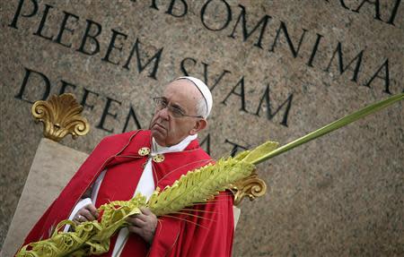 Pope Francis leads the Palm Sunday mass at Saint Peter's Square at the Vatican April 13, 2014. REUTERS/Alessandro Bianchi