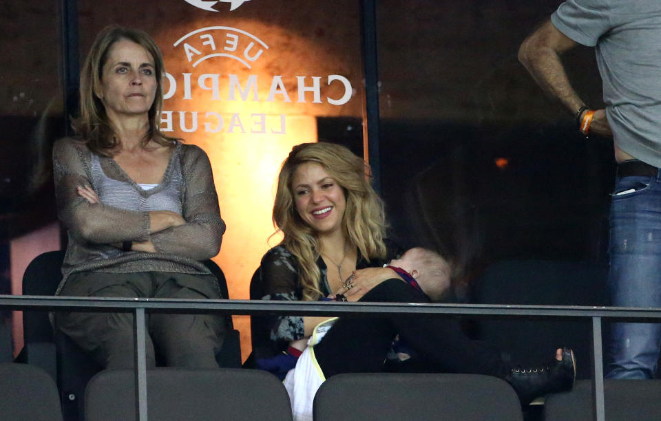 Tras su sonado divorcio del futbolista español Gerard Piqué, han salido a relucir públicamente las historias de la enemistad y las reyertas de la cantante Shakira con su exsuegra, Montserrat Bernabeu (Foto: Getty Images)