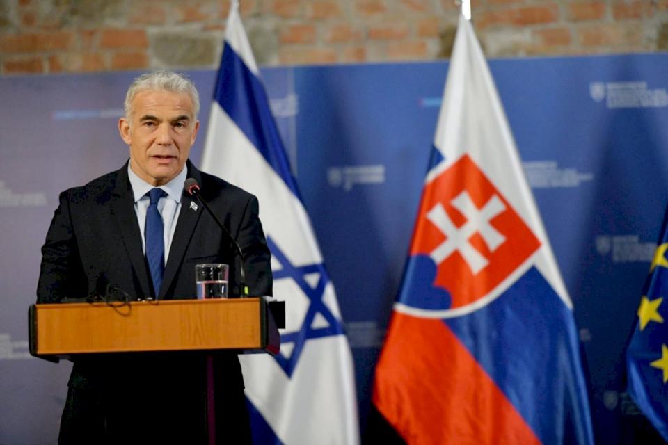 以色列外交部長拉皮德(Yair Lapid)14日訪問斯洛伐克。 (圖:推特)