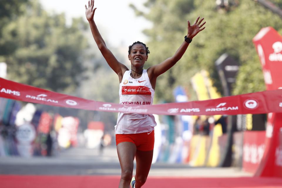 Ethiopia’s Yalemzerf Yehualaw produced a stunning run to win the women’s title at the Airtel Delhi Half Marathon.