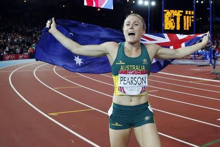 Sally Pearson of Australia celebrates after winning the gold medal in the women's 100m hurdles at the 2014 Commonwealth Games in Glasgow, Scotland, August 1, 2014. REUTERS/Suzanne Plunkett