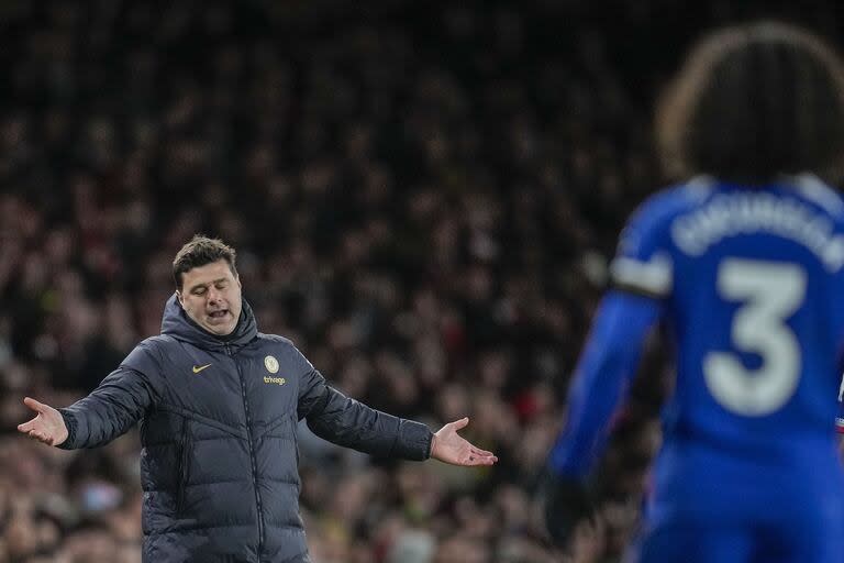 El gesto resignado de Pochettino, con Cucurella cerca