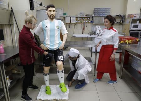 Bakers of Altufyevo Confectionery prepare a life-size chocolate sculpture of Argentine soccer player Lionel Messi to top a cake for the celebration of his upcoming birthday in Moscow, a host city for the World Cup, Russia June 23, 2018. REUTERS/Tatyana Makeyeva