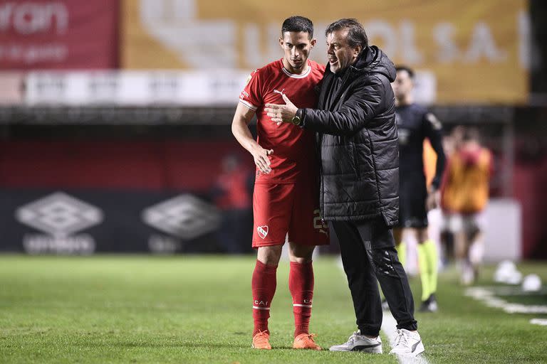 Ricardo Zielinski con Iván Marcone; para el partido con Tigre el Ruso pierde a uno de los referentes de Independiente por lesión