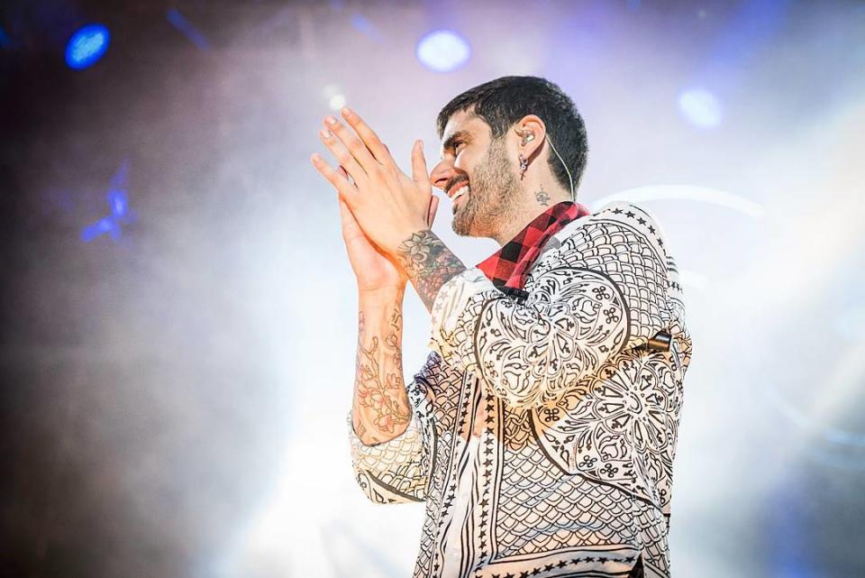 <p>A pesar de que su delgadez se haya convertido en un motivo de polémica, Melendi atraviesa un gran momento profesional y triunfa actualmente por Latinoamérica con su gira ‘Quítate Las Gafas’ después de haber arrasado también en España. De hecho, hay quien cree que el cansancio por este <em>tour</em> puede estar detrás de su pérdida de peso. (Foto: Instagram / <a rel="nofollow noopener" href="http://www.instagram.com/_melendioficial_/?hl=es" target="_blank" data-ylk="slk:@_melendioficial_;elm:context_link;itc:0;sec:content-canvas" class="link ">@_melendioficial_</a>). </p>