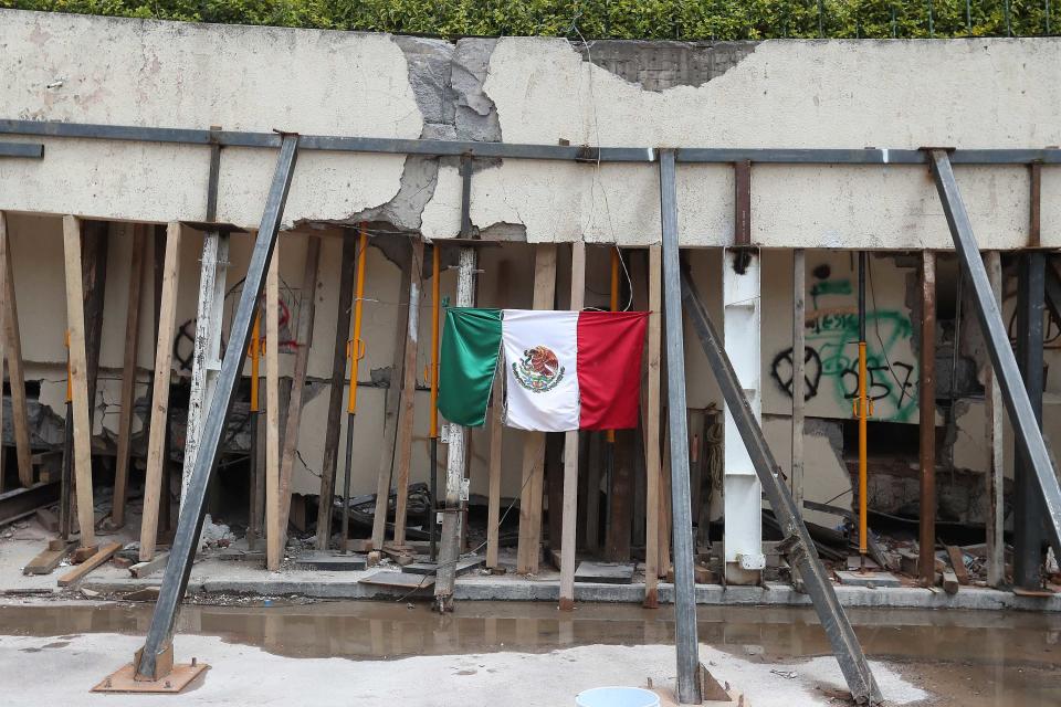 <p>CIUDAD DE MÉXICO Earthquake/Terremoto-CDMX Ayuda.- Este viernes 22 de septiembre de 2017 continúan las labores de rescate en la escuela Enrique Rébsamen, ubicada en la delegación Tlalpan, al sur de esta capital, que colapsó tras el sismo que cimbró a la Ciudad de México el pasado 19 de septiembre. Foto: Agencia EL UNIVERSAL/Ariel Ojeda/EVZ </p>