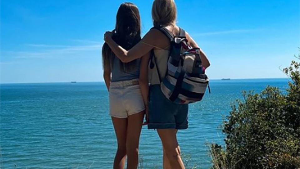 Tess Daly daughters look at sea on isle of Wight