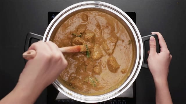 simmer beef rendang for 1 hour and keeping stirring to prevent burnt 