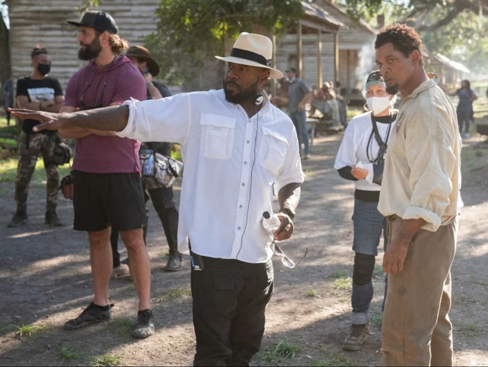 Fuqua directing Smith on the set of ‘Emancipation’ (Apple)