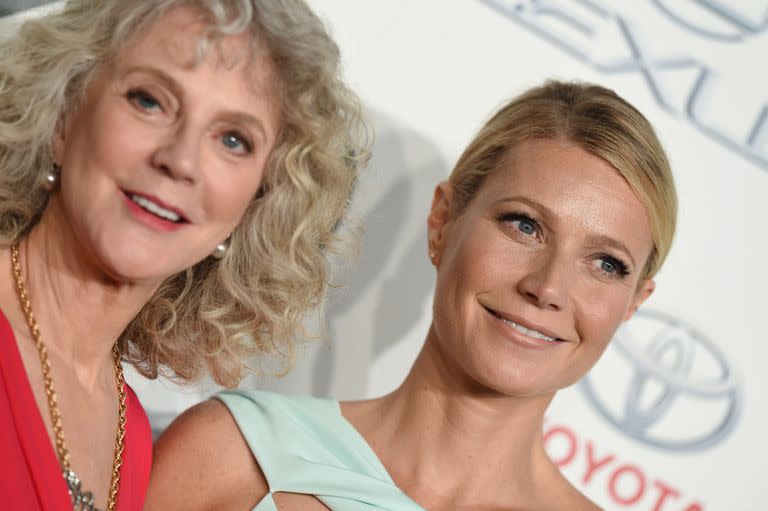 Blythe Danner  junto a su famosa hija Gwyneth Paltrow durante una entrega de premios realizada en 2015 