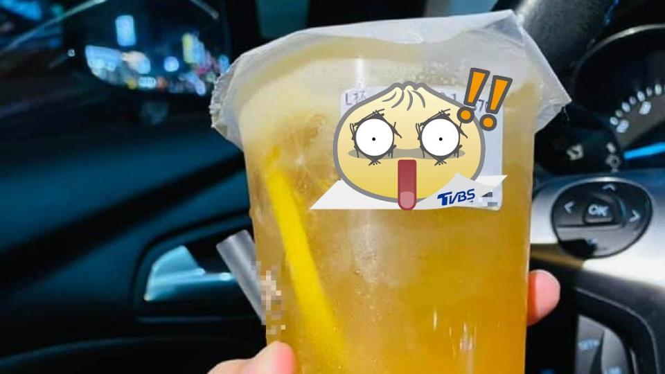 房東阿姨送的飲料暗藏玄機。（圖／翻攝自爆廢1公社）