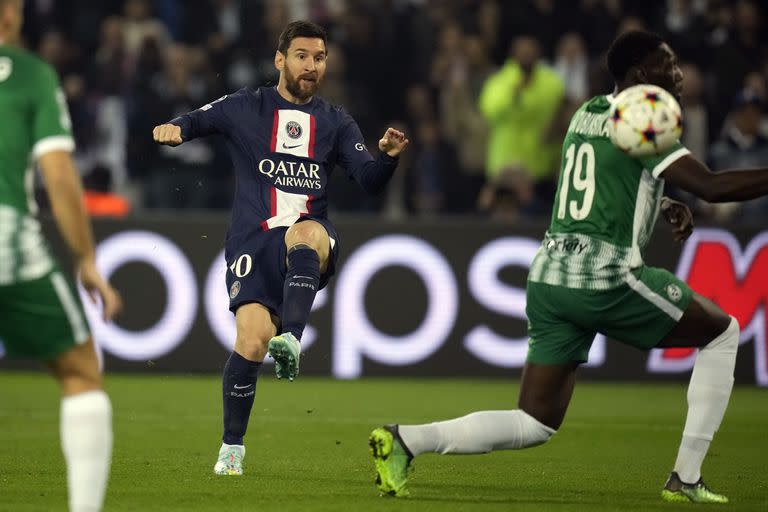 A tres dedos: así le pegó Leo Messi a la pelota que abrió el marcador en el Parque de los Príncipes, por la Champions League