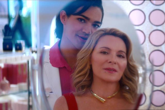 Glamorous. (L to R) Miss Benny as Marco, Kim Cattrall as Madolyn in episode 101 of Glamorous. Cr. Courtesy Of Netflix © 2023