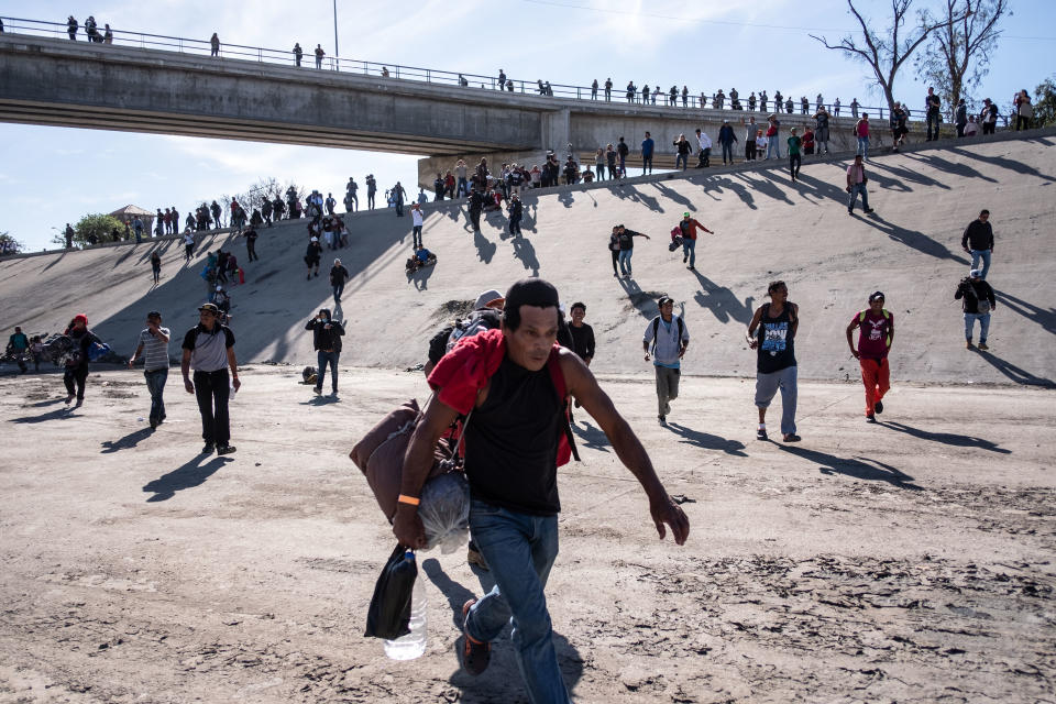 FOTOS | Así intentaron migrantes entrar a EEUU desde Tijuana