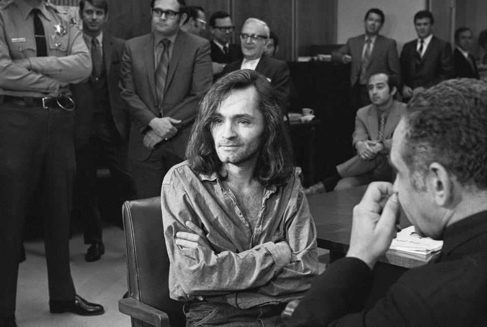 Charles Manson fue condenado por siete cargos de homicidio en primer grado y un cargo de conspiración de asesinato por las muertes de <span>Abigail Ann Folger, Wojciech Frykowski, Steven Earl Parent, Sharon Tate Polanski, Jay Sebring and Leno y Rosemary LaBianca. (Foto: HufftonPost)</span>