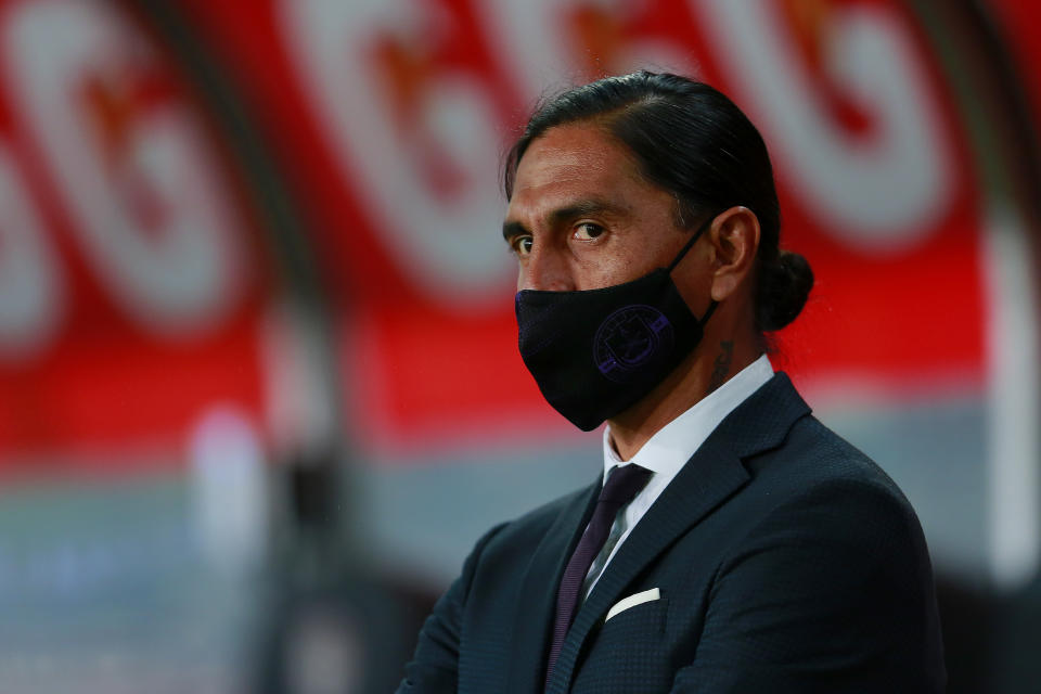 PACHUCA, MEXICO - AUGUST 24: Francisco Palencia, Head coach of Mazatlan looks on during the 6th round match between Pachuca and Mazatlan FC as part of the Torneo Guard1anes 2020 Liga MX at Hidalgo Stadium on August 24, 2020 in Pachuca, Mexico. (Photo by Mauricio Salas/Jam Media/Getty Images)