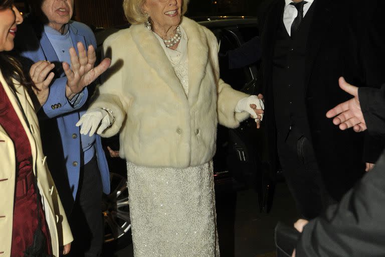 Mirtha Legrand deslumbró con su elegancia en la noche porteña