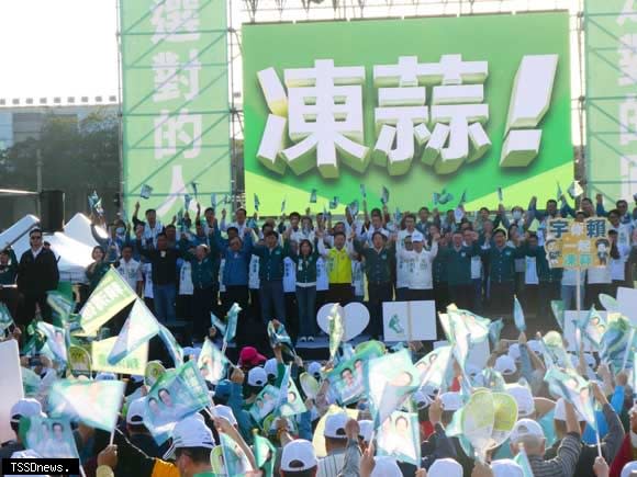 民進黨總統參選人賴清德出席宜蘭縣溪北競總成立大會，拉抬立委參選人陳俊宇聲勢，力拚國會過半！（記者董秀雲攝）