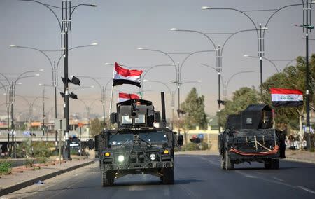 Iraqi security forces advance in military vehicles in Kirkuk, Iraq October 16, 2017. REUTERS/Stringer