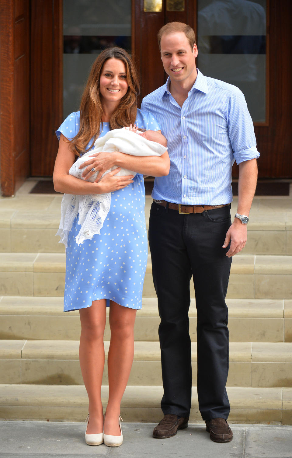 <p>Kate welcomed Prince George in a bespoke blue-and-white polka dot dress by Jenny Packham. On her feet, the Duchess chose cream wedges from Pied a Terre. <em>[Photo: Getty]</em> </p>