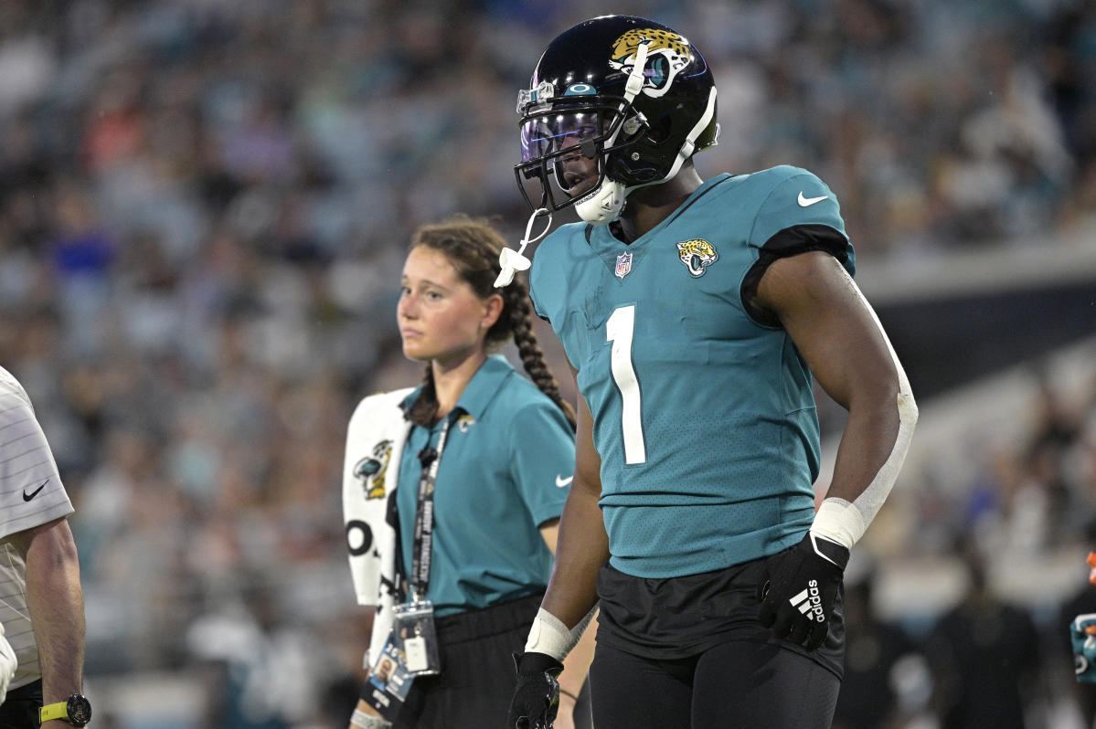 Travis Etienne injury news: Jaguars RB hurts foot, out for 2021 - Sports  Illustrated