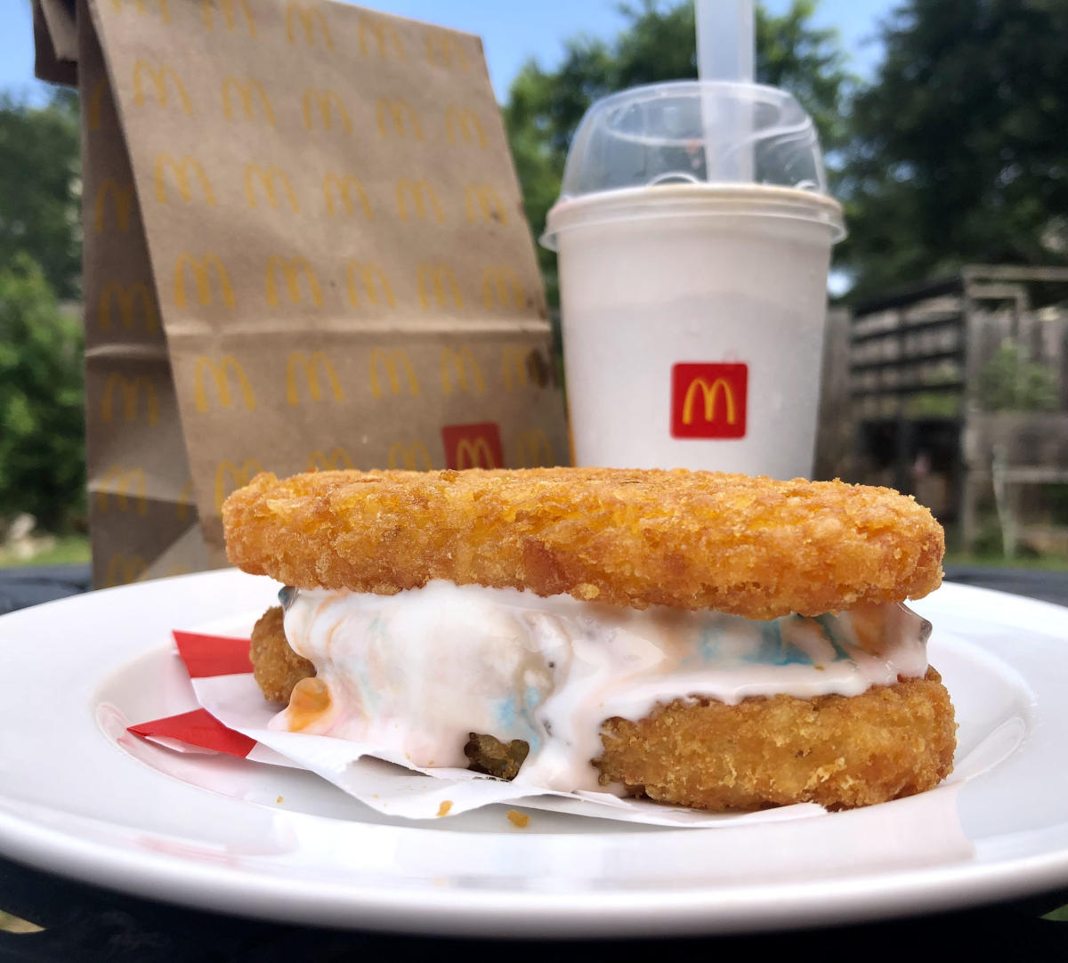 Los clientes de McDonald’s hacen sándwiches McFlurry Hash Browns, así que lo probé