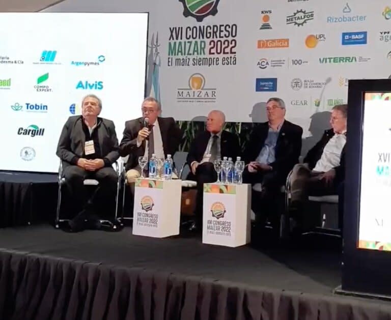 El ministro de Agricultura de Córdoba Sergio Busso; el titular de Producción de Santa Fe, Daniel Costamagna; el moderador Luis Zubizarreta; el ministro de Desarrollo Agrario bonaerense, Javier Rodríguez, y el ministro de Producción de Entre Ríos, Juan José Bahillo