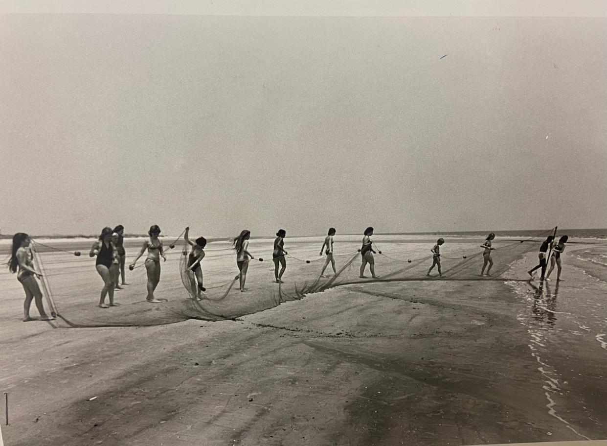 In 1983 members of a 4-H club from inland Georgia spread a 60-foot seine on the wide beach at Jekyll Island, a fine place for their class in beachcombing.