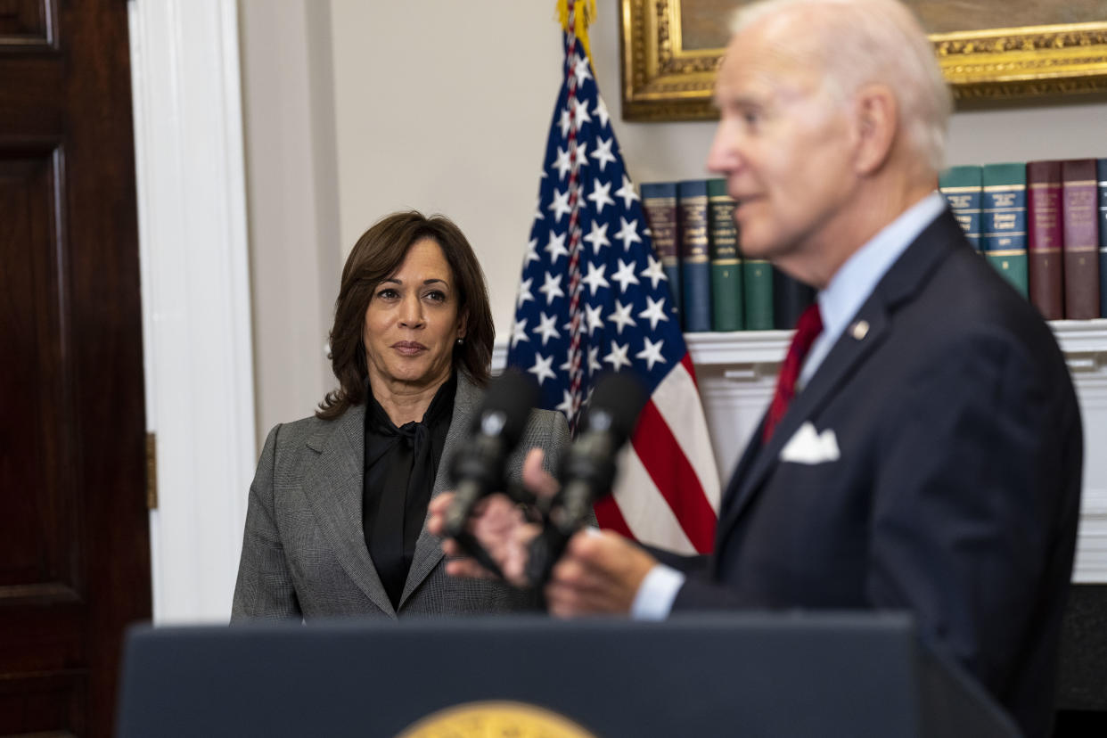 La vicepresidenta Kamala Harris en 2021 durante una visita a El Paso, Texas, cerca de la frontera con México. Anteriormente había evitado visitar la zona, a pesar de estar a cargo de asuntos relacionados con la migración. (Sarahbeth Maney/The New York Times)