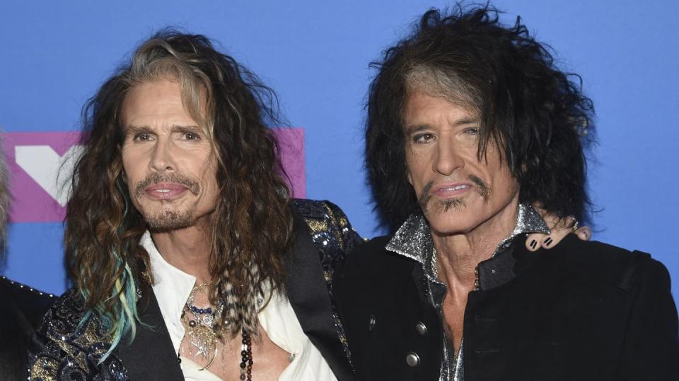 Steven Tyler (l) und Joe Perry von Aerosmith bei den MTV Video Music Awards 2018. Foto: Evan Agostini