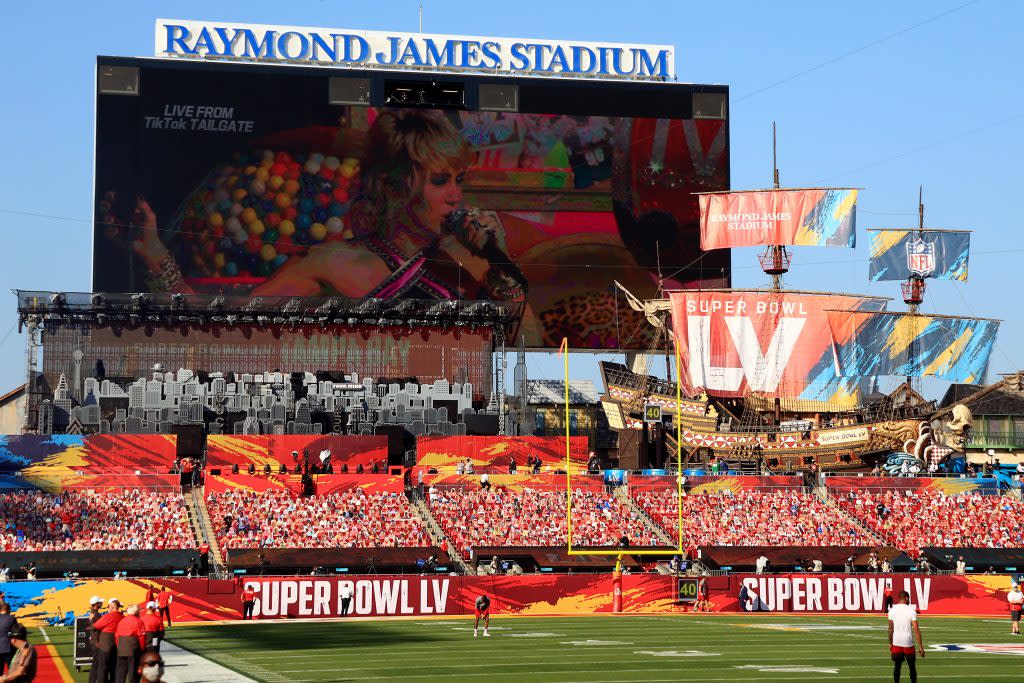 A general view of Raymond James Stadium before Super Bowl LV between the Tampa Bay Buccaneers and the Kansas City Chiefs on February 07, 2021 in Tampa, Florida. (Photo by Mike Ehrmann/Getty Images)