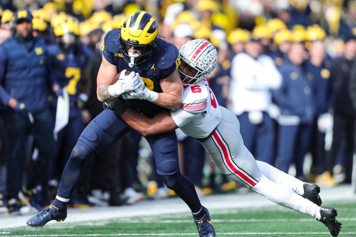 Michigan tight end Colston Loveland runs against Ohio State safety Sonny Styles during the first half at Michigan Stadium in Ann Arbor on Saturday, Nov. 25, 2023.