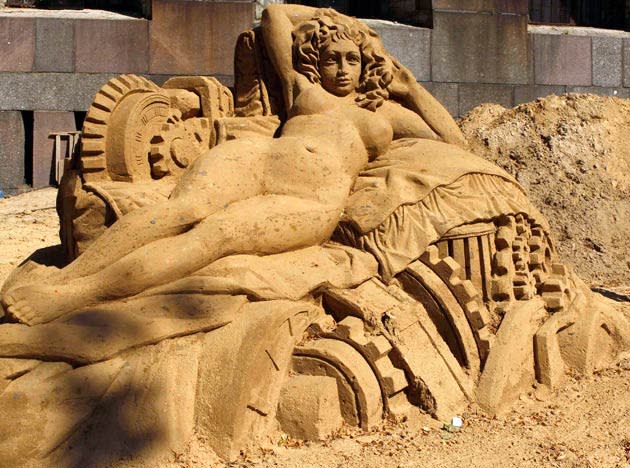 amazing-sand-sculptures-200711-03