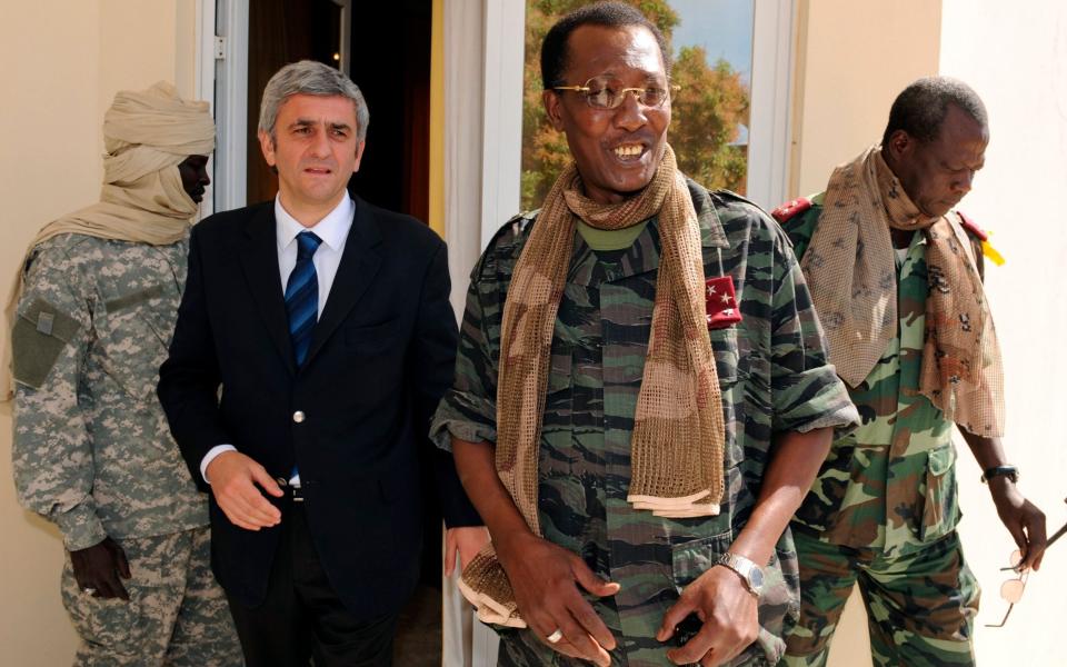 Idriss Deby Itno, center-right, meets with French Defense Minister Herve Morin in 2008