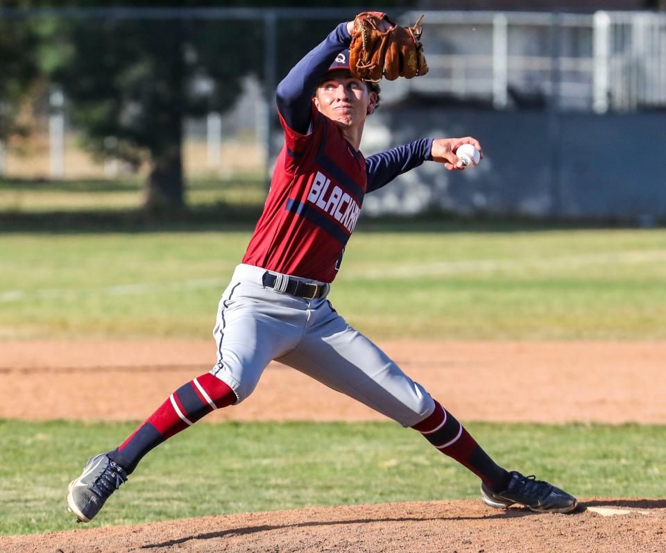 La Quinta's Julian Cazares (17) delivers a pitch during their division three semifinal game at La Sierra High School in Riverside, Calif., Tuesday, May 17, 2022.