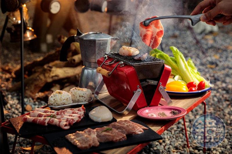 「王者BBQ套餐」有A5和牛、伊比利豬、生食級干貝坐鎮，最適合夏夜傍晚，享受慢慢烤肉的悠閒。（1,730元／套，需預訂）