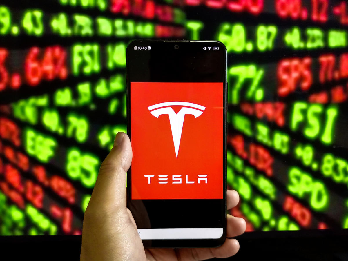 Les contrats à terme sur actions s’effondrent, Tesla chute de 7%: l’actualité boursière aujourd’hui