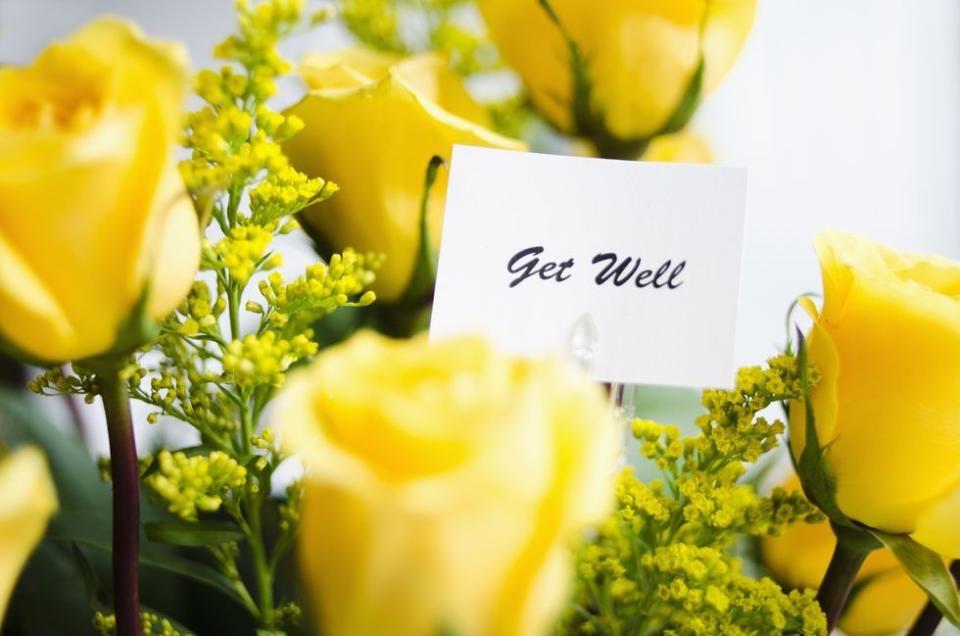 get well message on card on bouquet of yellow roses