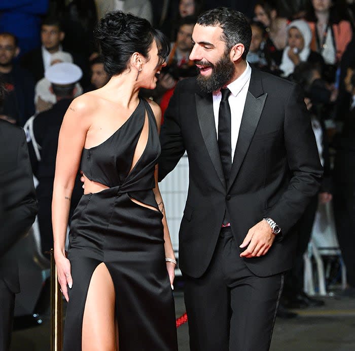 Dua Lipa posa en Cannes por primera vez con su novio Romain Gavras